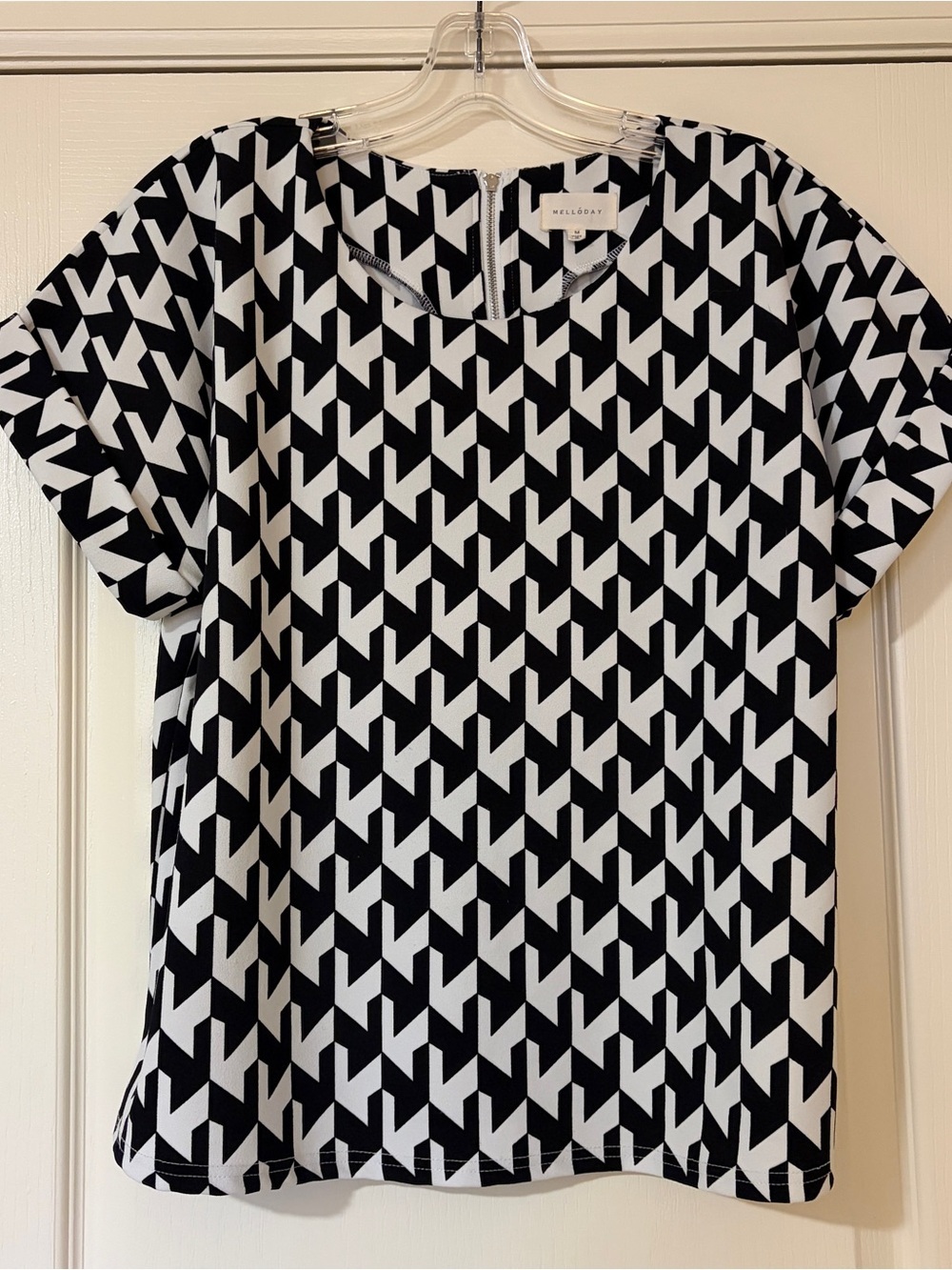 MELLODAY Black and White Geometric Short Sleeve Top